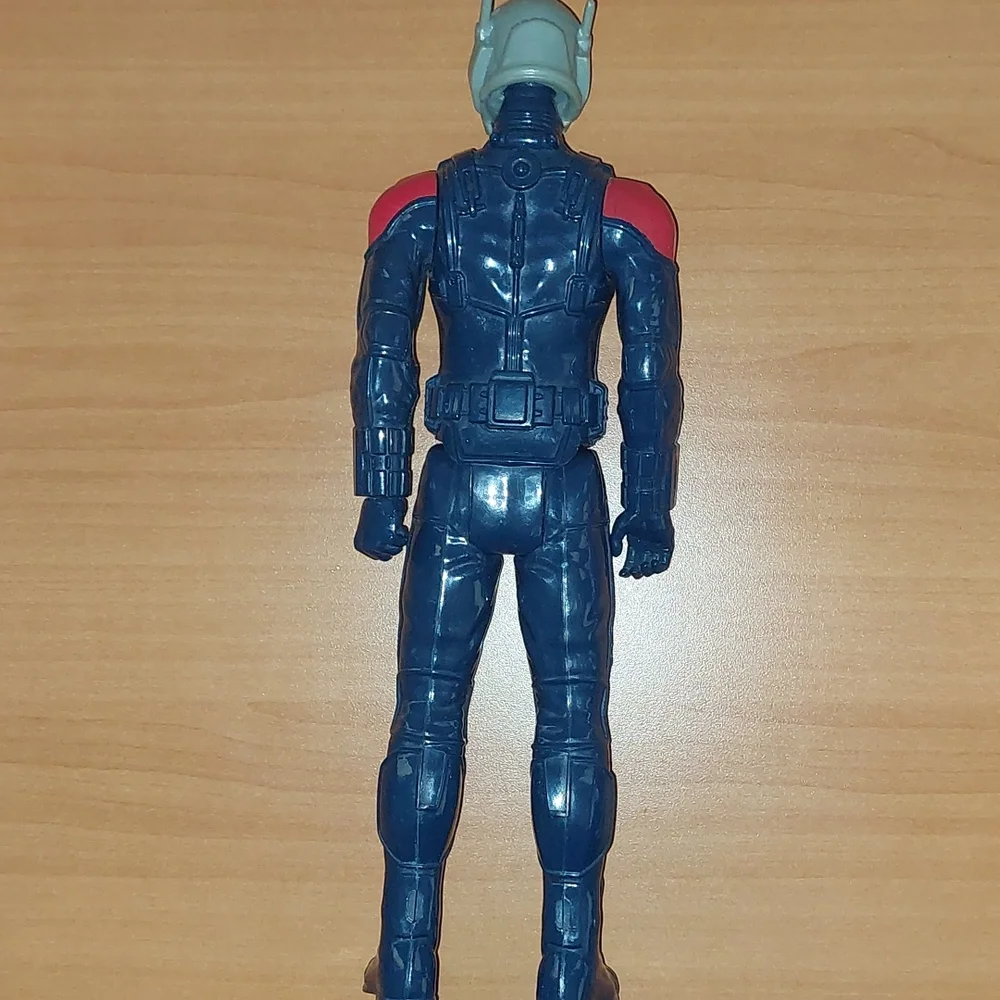 Hasbro marvel Titan hero series Ant-Man 12-in action figure. Great condition! - Picture 4 of 10